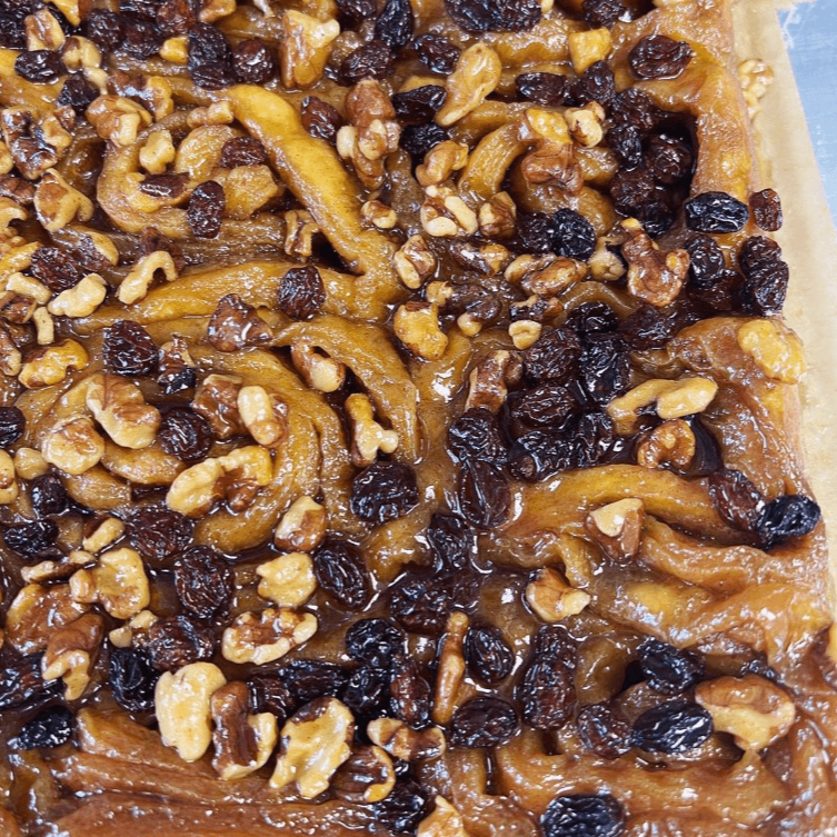 sticky buns with walnuts and raisins